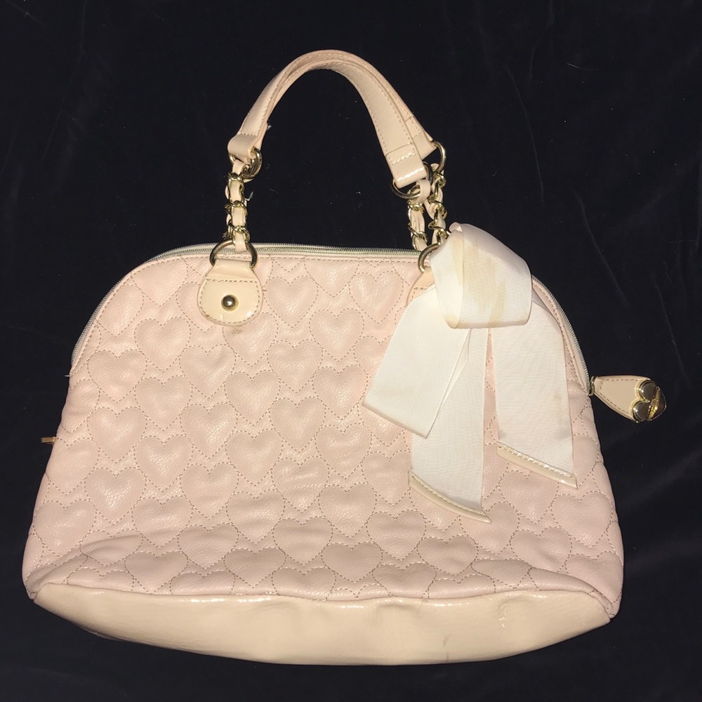 Cute Betsey Johnson handbag pink heart quilted bow